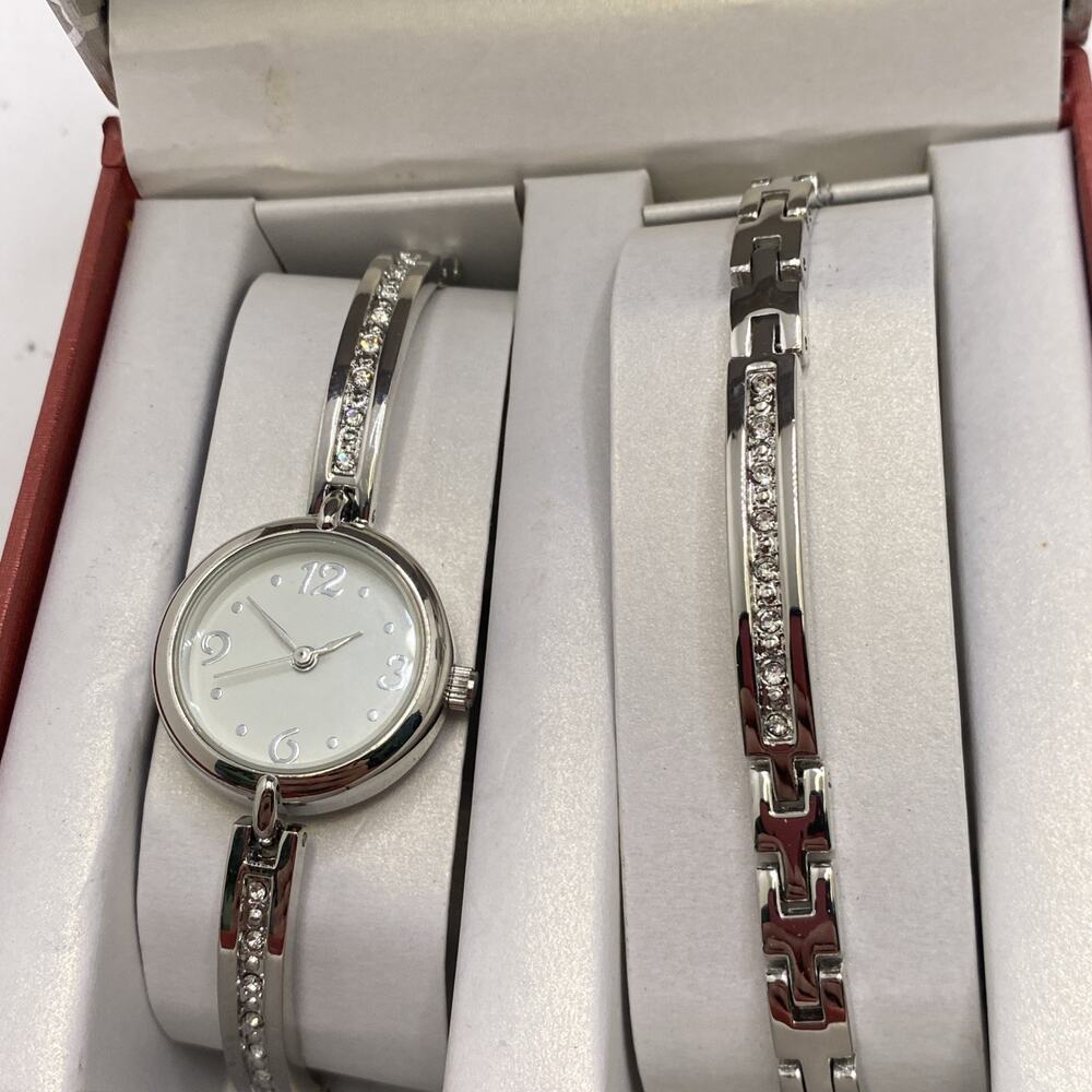 Womens Silver Rhinestone Watch Bracelet Gift Set Works New Battery